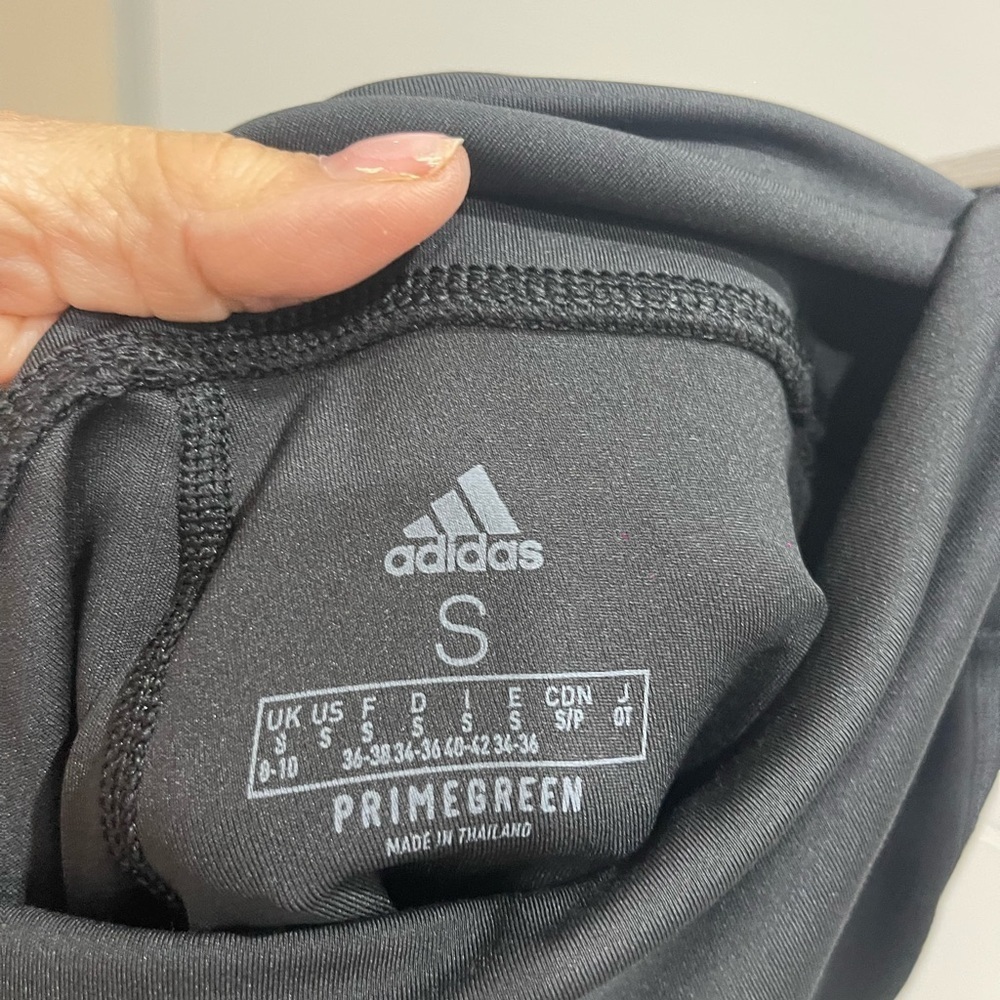 Brand new Adidas leggings in black no tags size Small with pockets - Picture 3 of 5